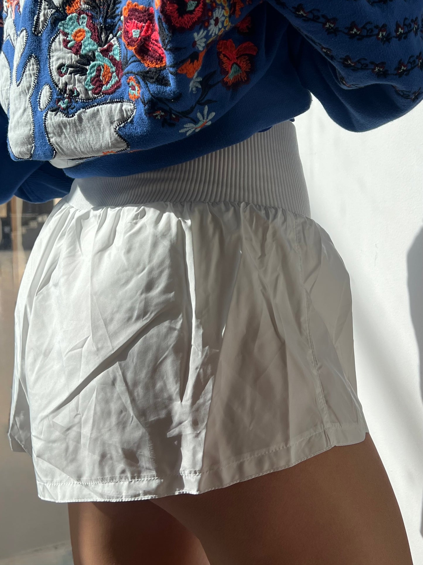 Carpe Diem Short White